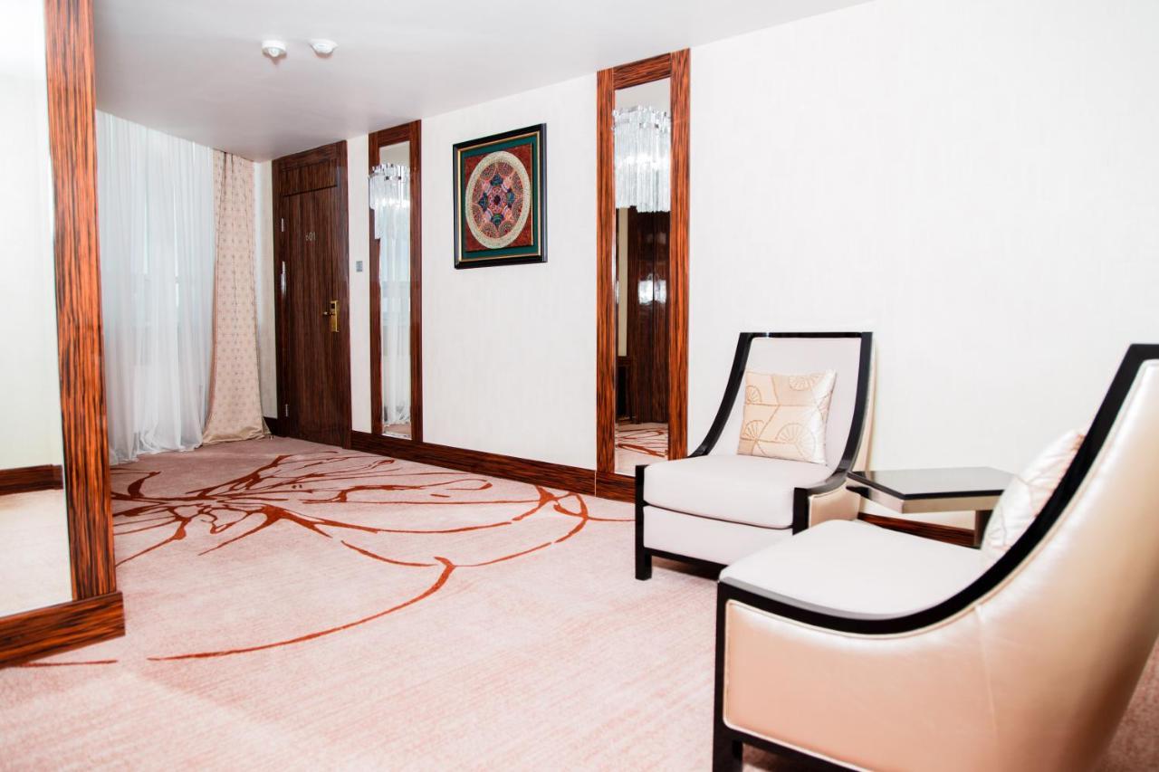 Boutique Hotel Health Club&Spa Grand Prix Астана Екстериор снимка